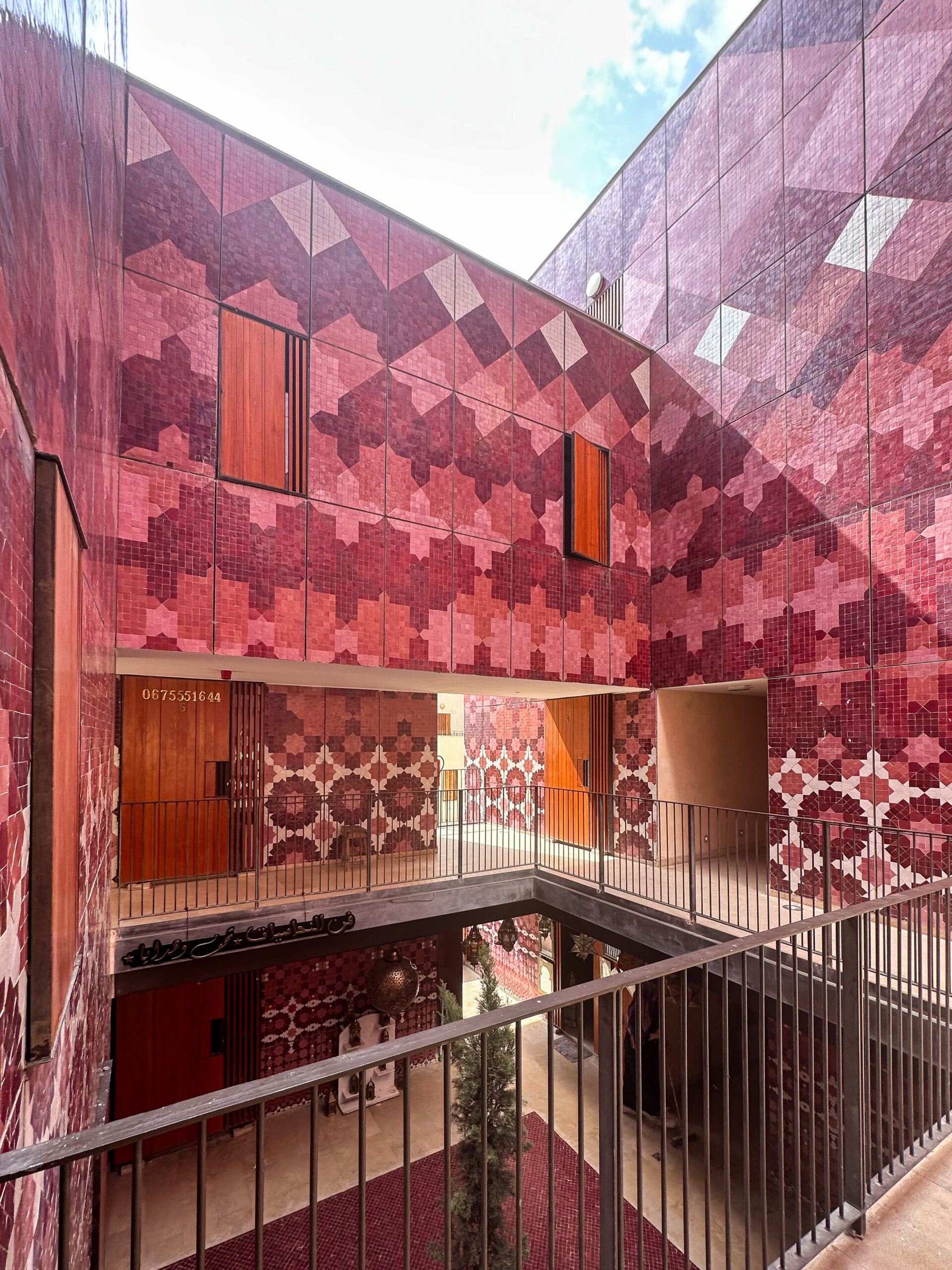 4063.MOR-PLY-courtyard2@MA-YKS