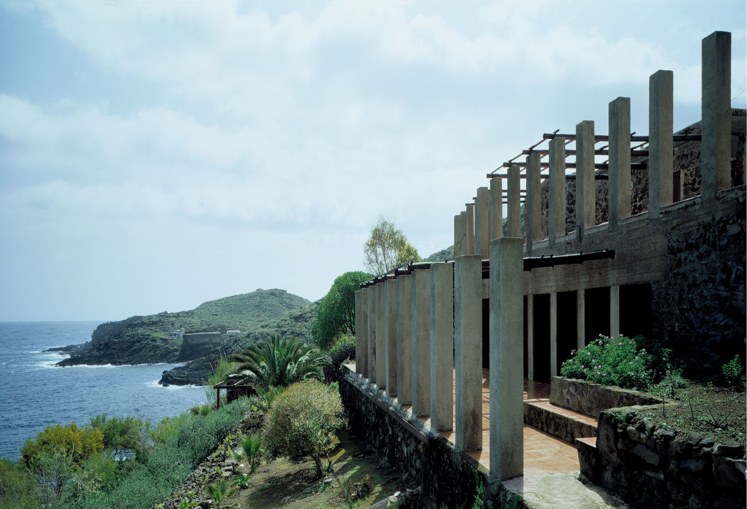 xlarge_2014_Pantelleria_Columnas_perspectiva_Jordi_Bernado_4d4262e662
