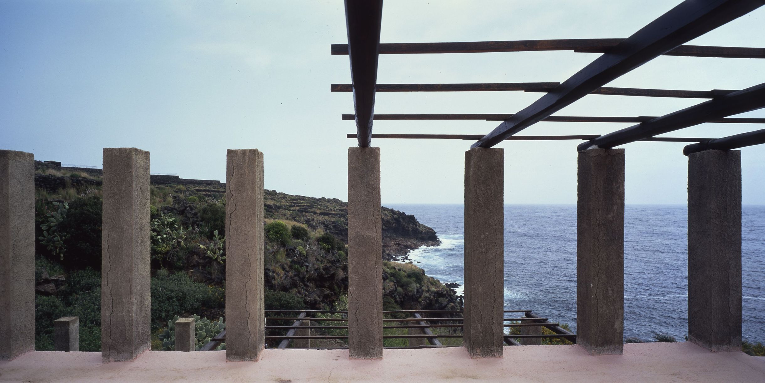 xlarge_2014_Pantelleria_columnas_Jordi_Bernado_e988582867